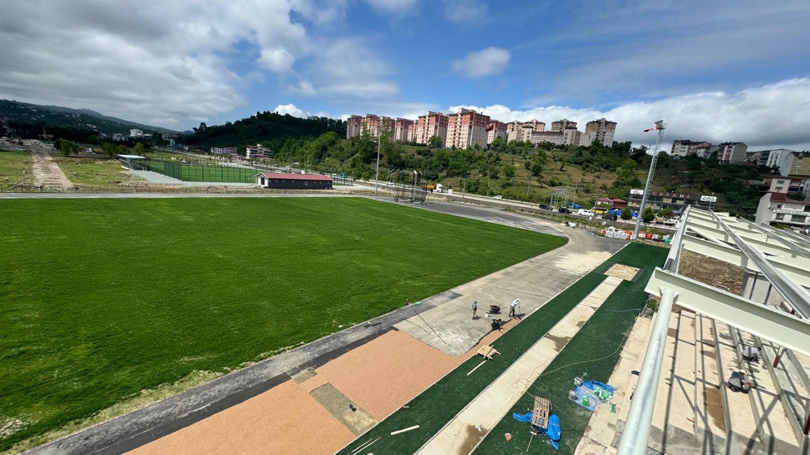 BAŞKAN GÜLER’DEN GENÇLİK VE SPORA BÜYÜK JEST